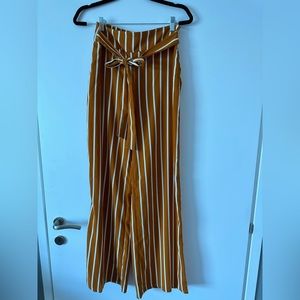 High waisted pant with faux waist tie.